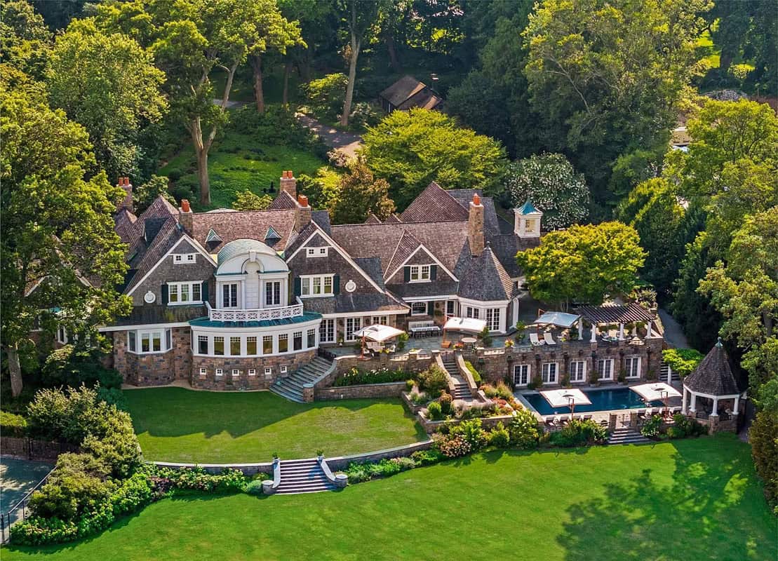 NY Mansion Where Classic Architecture Blends with Contemporary Elegance (Photos)