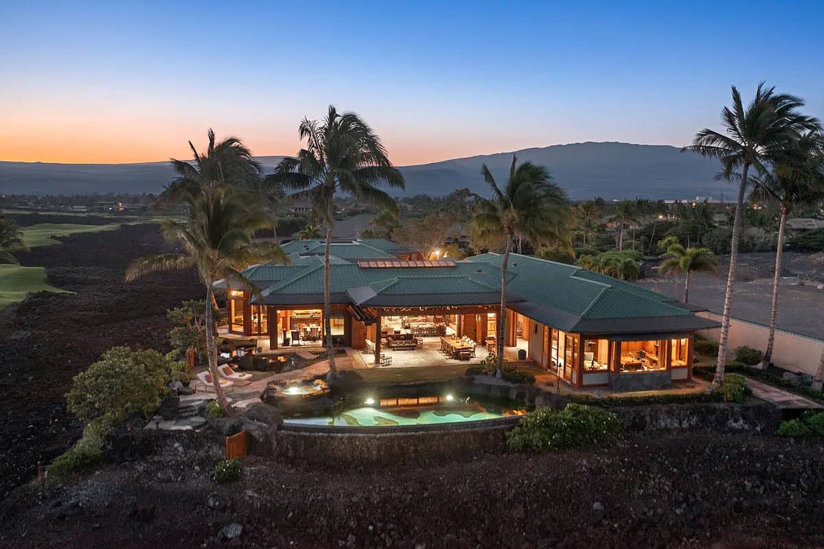 Discover Asian-Inspired Design in this Oceanfront Hawaiian Mansion (Photos)