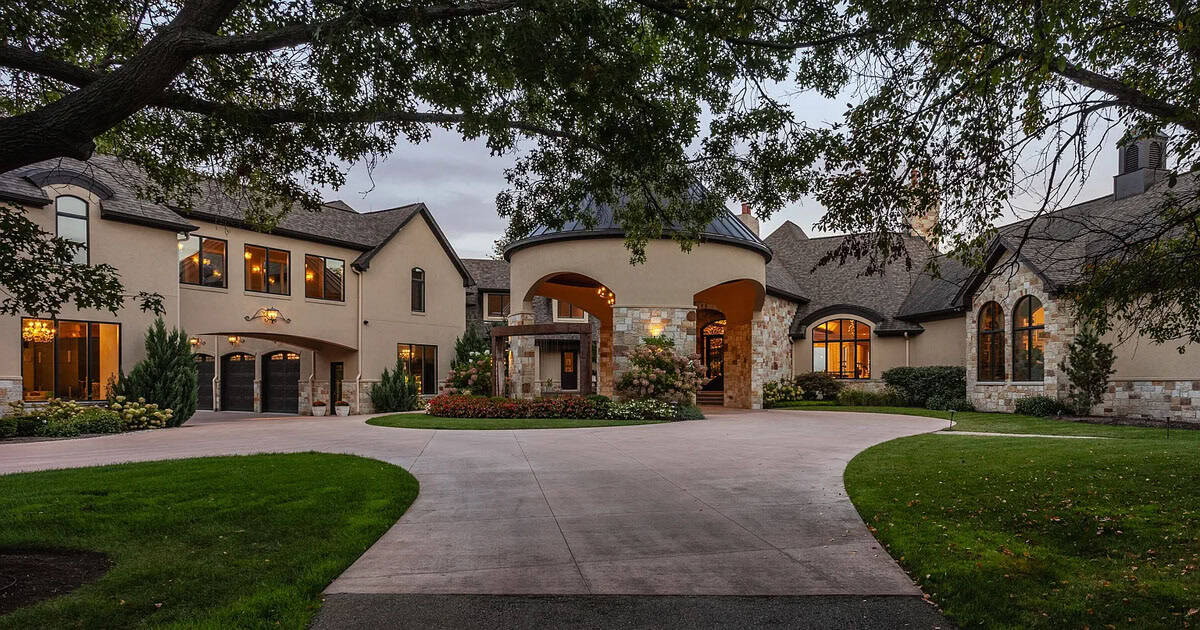With 570′ of Shoreline, this 21,000 Sq Ft Mansion elevates Indiana Luxury to New Heights (Photos)