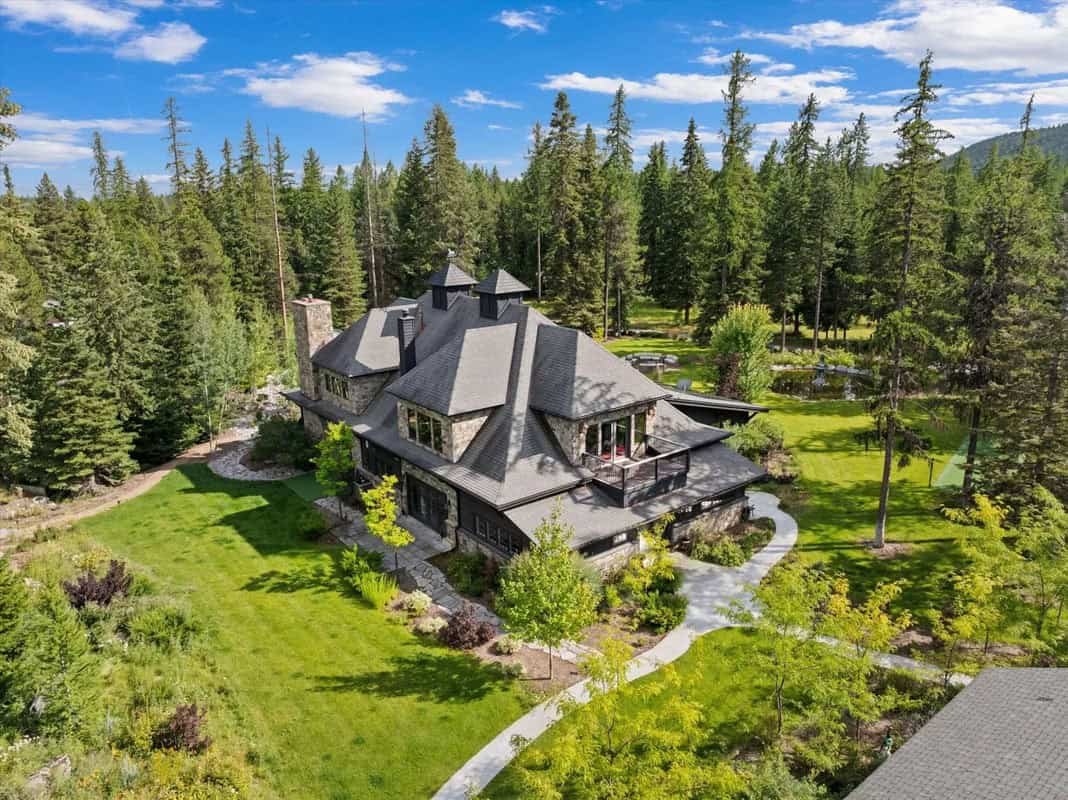 This Montana Mansions Amenities compete with Exclusive Resorts (Photos)