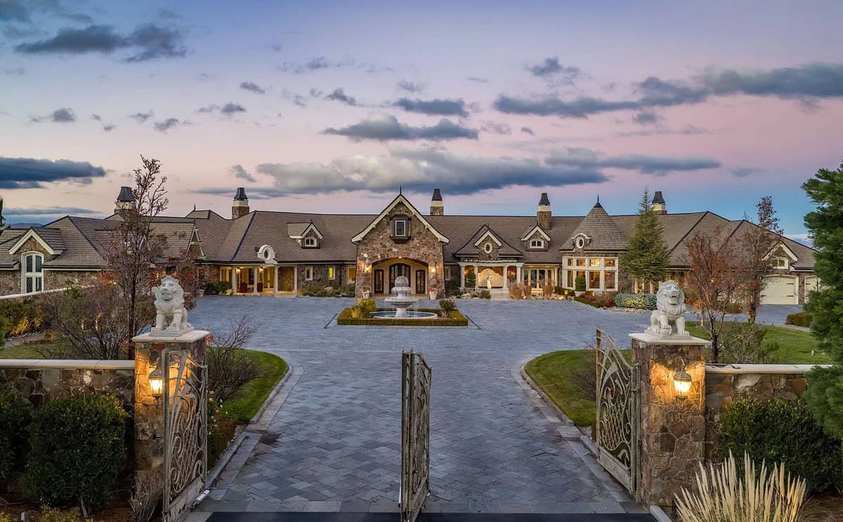 Nestled on 14 Acres in the center of Reno, one of Nevada’s most Remarkable Mansions (Photos)