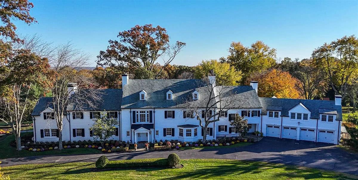 This Timeless Colonial Revival Estate, Originally Constructed for the Kroger Family (Photos)