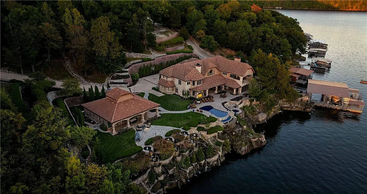 Stunning Mansion Located at the Lake of the Ozarks in Missouri for under $9M (Photos)
