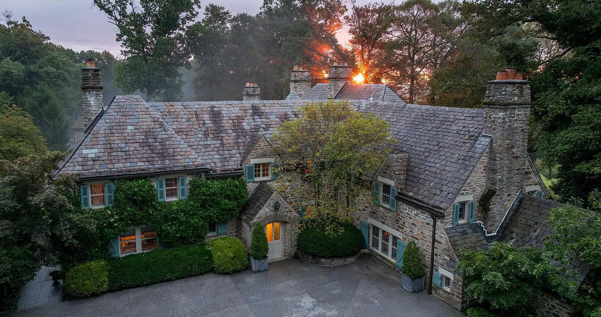 This English Country Estate was owned by the Granddaughter of Theodore Roosevelt (Photos)