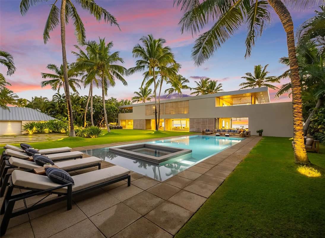 This Remarkable Property in Hawaii Boasts Unobstructed views of the Islands (Photos)