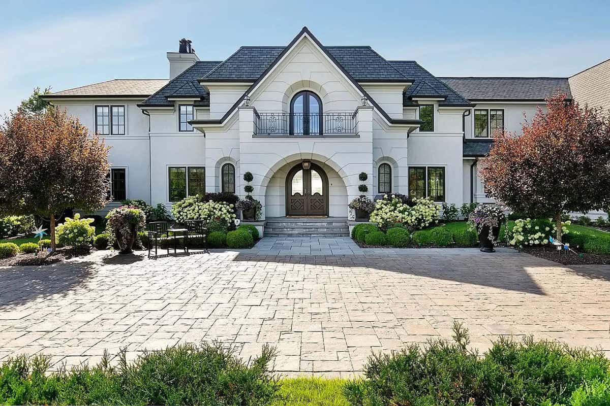 A Remarkable Blend of Classic Architecture and Contemporary Amenities (Photos)