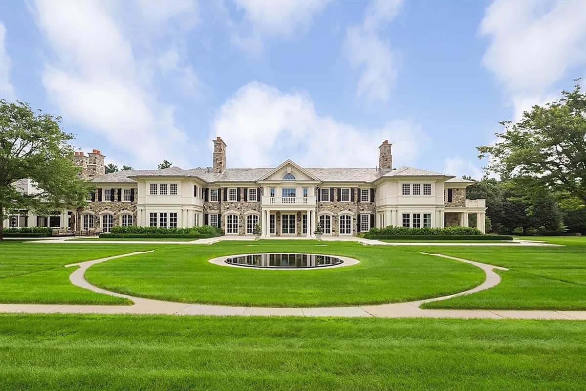This Mansion Seamlessly Combines Grand Architecture with Contemporary Luxury (Photos)