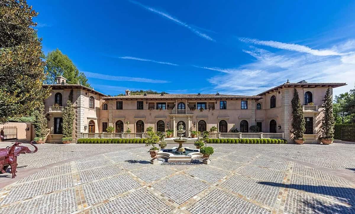 A Trophy Estate of Unrivaled Privacy, Scale, and Architectural Mastery (Photos)